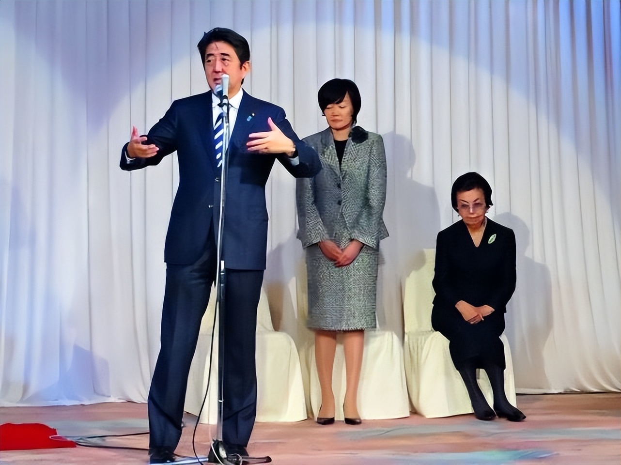 安倍离世后,留下上亿元的遗产!