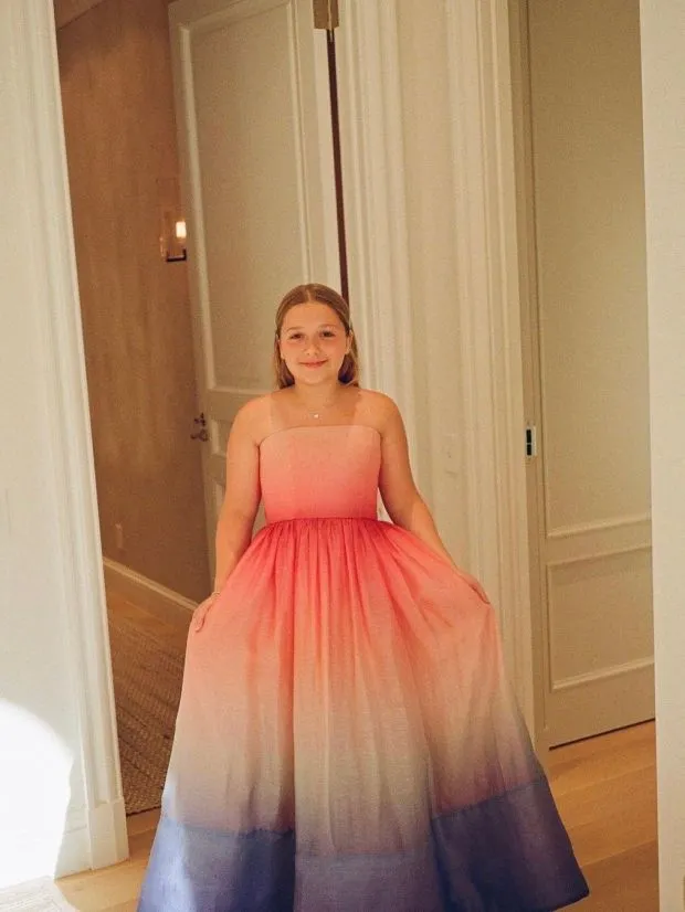 小七被宠成公主11岁生日哥哥们排队送祝福,她穿碎花裙胖乎乎超萌休闲区蓝鸢梦想 - Www.slyday.coM 小七被宠成公主11岁生日哥哥们排队送祝福,她穿碎花裙胖乎乎超萌休闲区蓝鸢梦想 - Www.slyday.coM