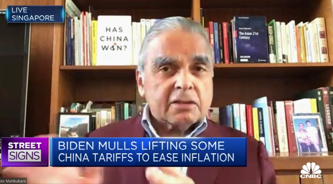 新加坡知名学者、资深外交家马凯硕，CNBC视频报道截图