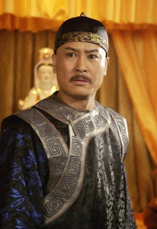 在《康熙王朝》里饰演魏东亭