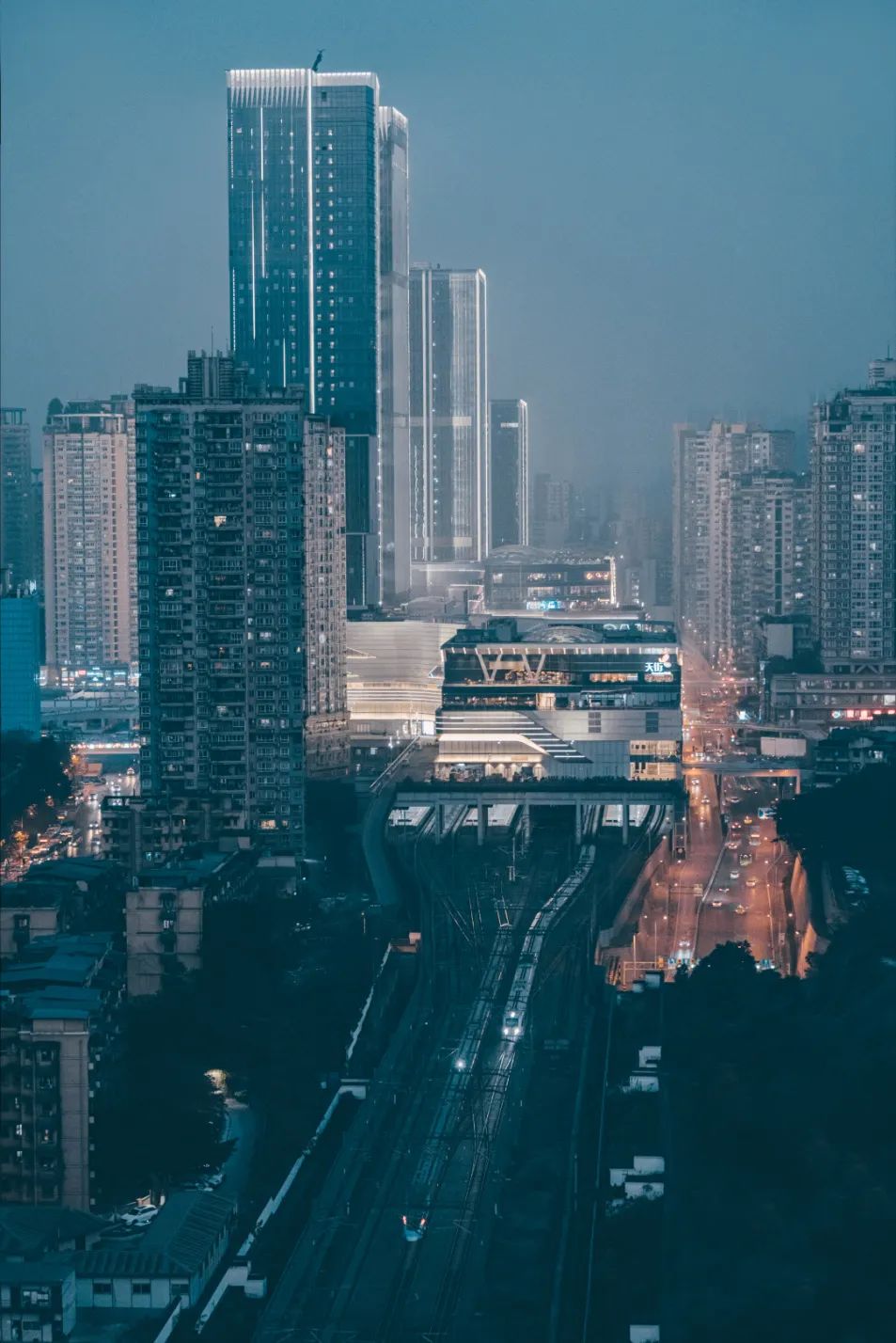 金沙天街高铁穿楼.重庆龙湖供图