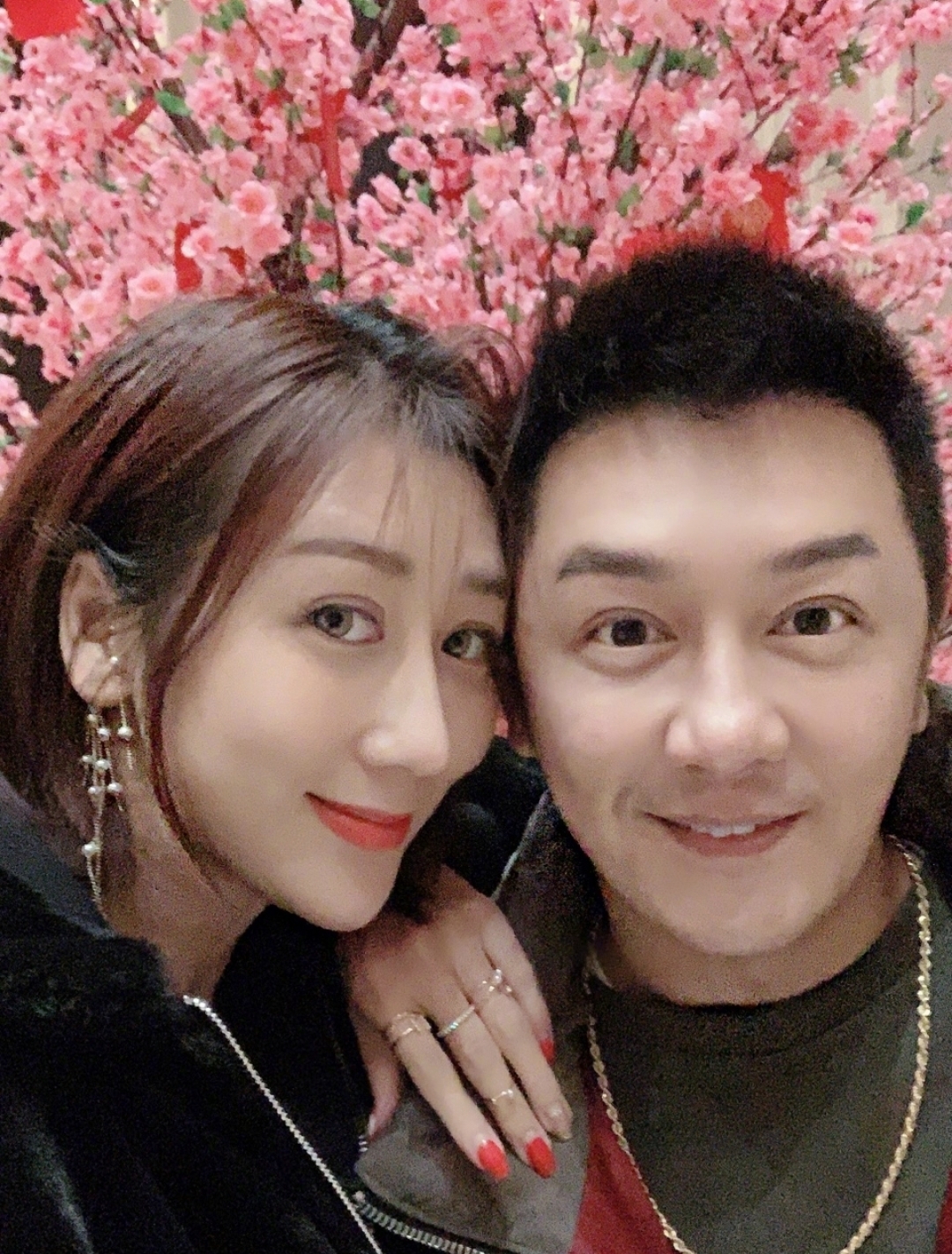 陈浩民夫妇晒照庆祝结婚11周年蒋丽莎剖腹产四次身材依然傲人