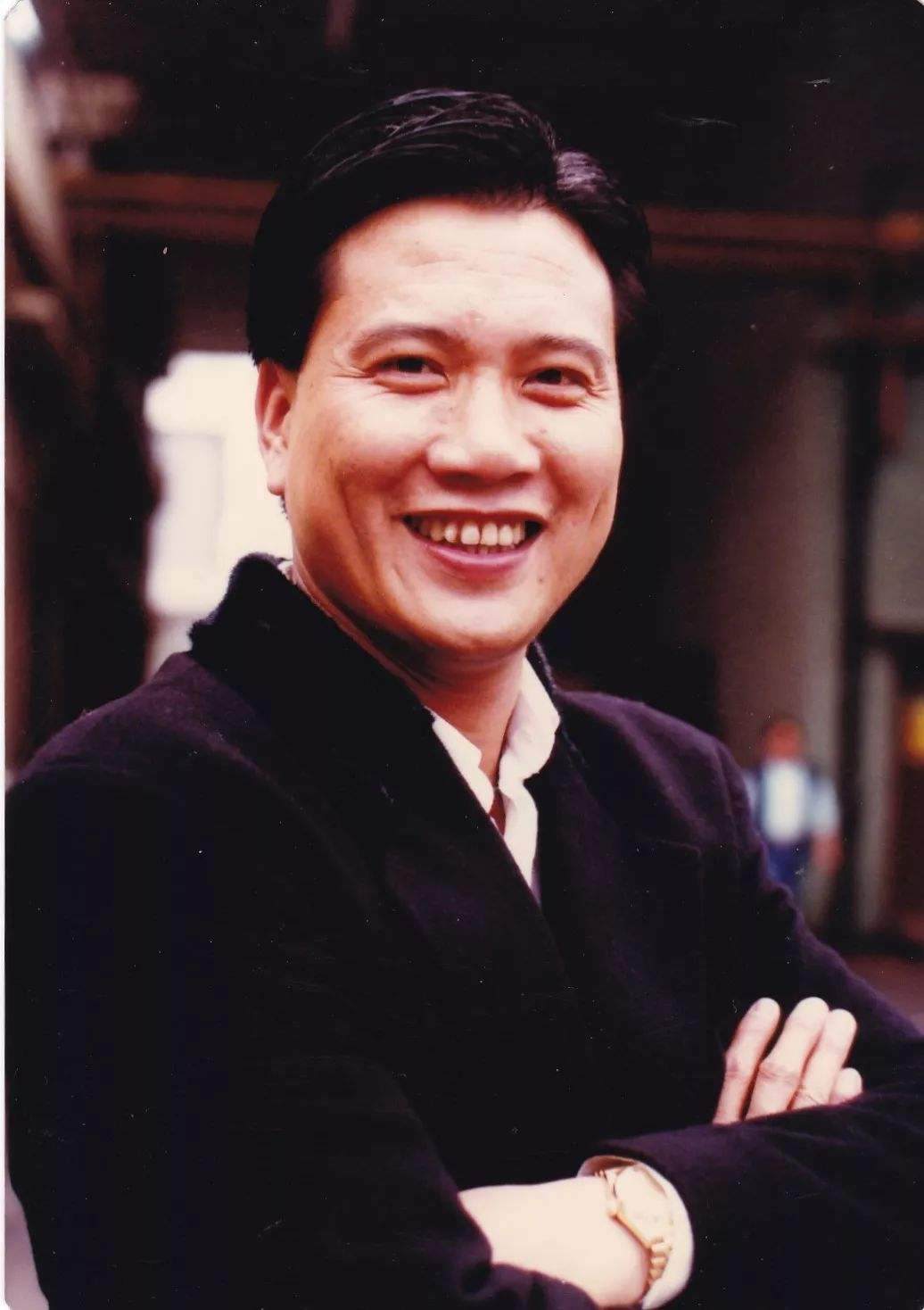 65岁万梓良回香港探亲头发稀疏笑容灿烂巧遇初恋女友太开心