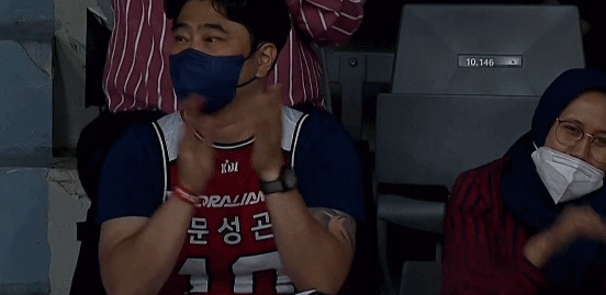 中国男篮开门黑后沮丧谢场!韩国队队员提前庆祝,进场振臂欢呼休闲区蓝鸢梦想 - Www.slyday.coM 中国男篮开门黑后沮丧谢场!韩国队队员提前庆祝,进场振臂欢呼休闲区蓝鸢梦想 - Www.slyday.coM