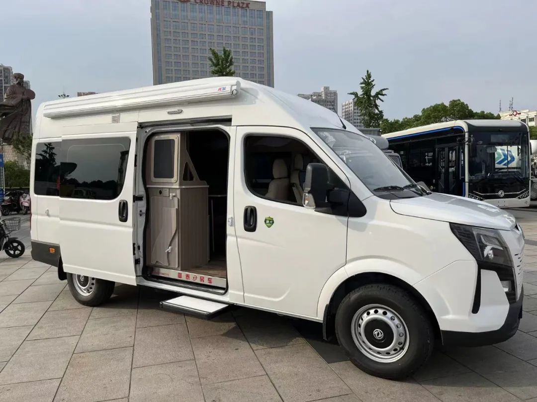 20万出头就能买到!御泰长轴高顶房车