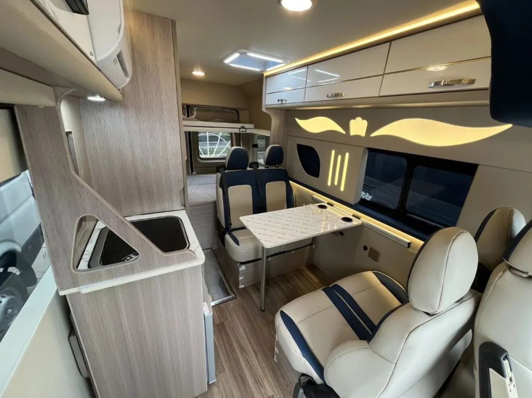 20万出头就能买到!御泰长轴高顶房车