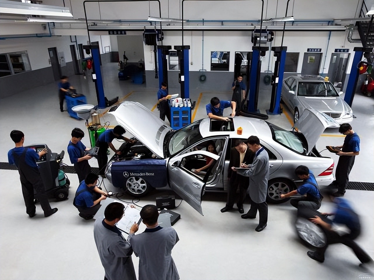 说好的五千公里来保养为何拖到两万公里4s店修车工不理解