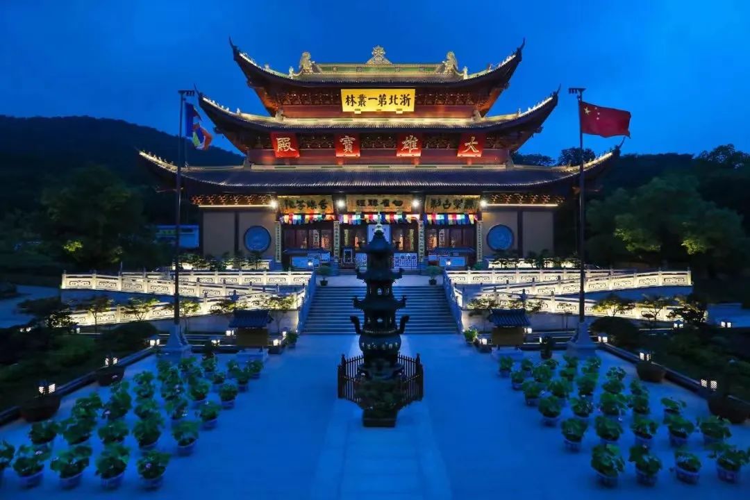 湖州法华寺夜景 图源：湖州法华寺微信公众号