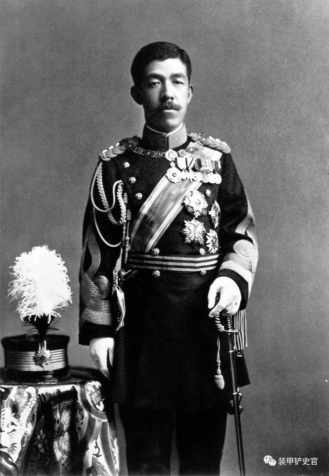 安倍被追授最高勋章,曾为日本皇族专属,还有一个争议中国人|日本|安倍|天皇_新浪新闻