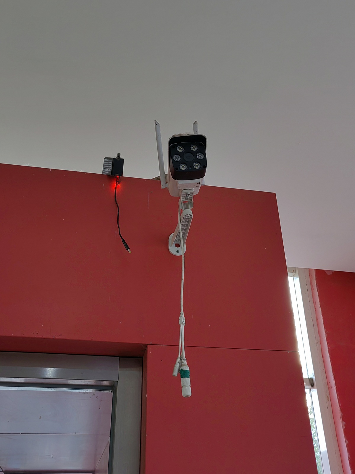 为什么要维修探头摄像头“带病”或罢工，小区监控为何频频失守？_https://www.jmylbn.com_新闻资讯_第3张