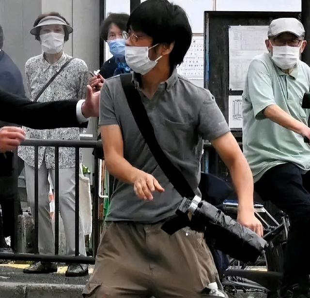 理由太牵强!山上徹也再度改口,称袭击是因为对安倍外祖父仇恨安倍日本_新浪新闻