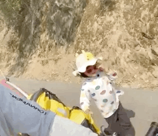 90后单亲爸爸带4岁女儿骑行西藏，爆火2年后，现状让人意外休闲区蓝鸢梦想 - Www.slyday.coM