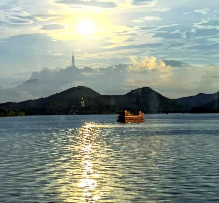 杭州西湖出現海市蜃樓景象