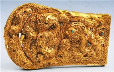 汉代八龙纹金带扣.