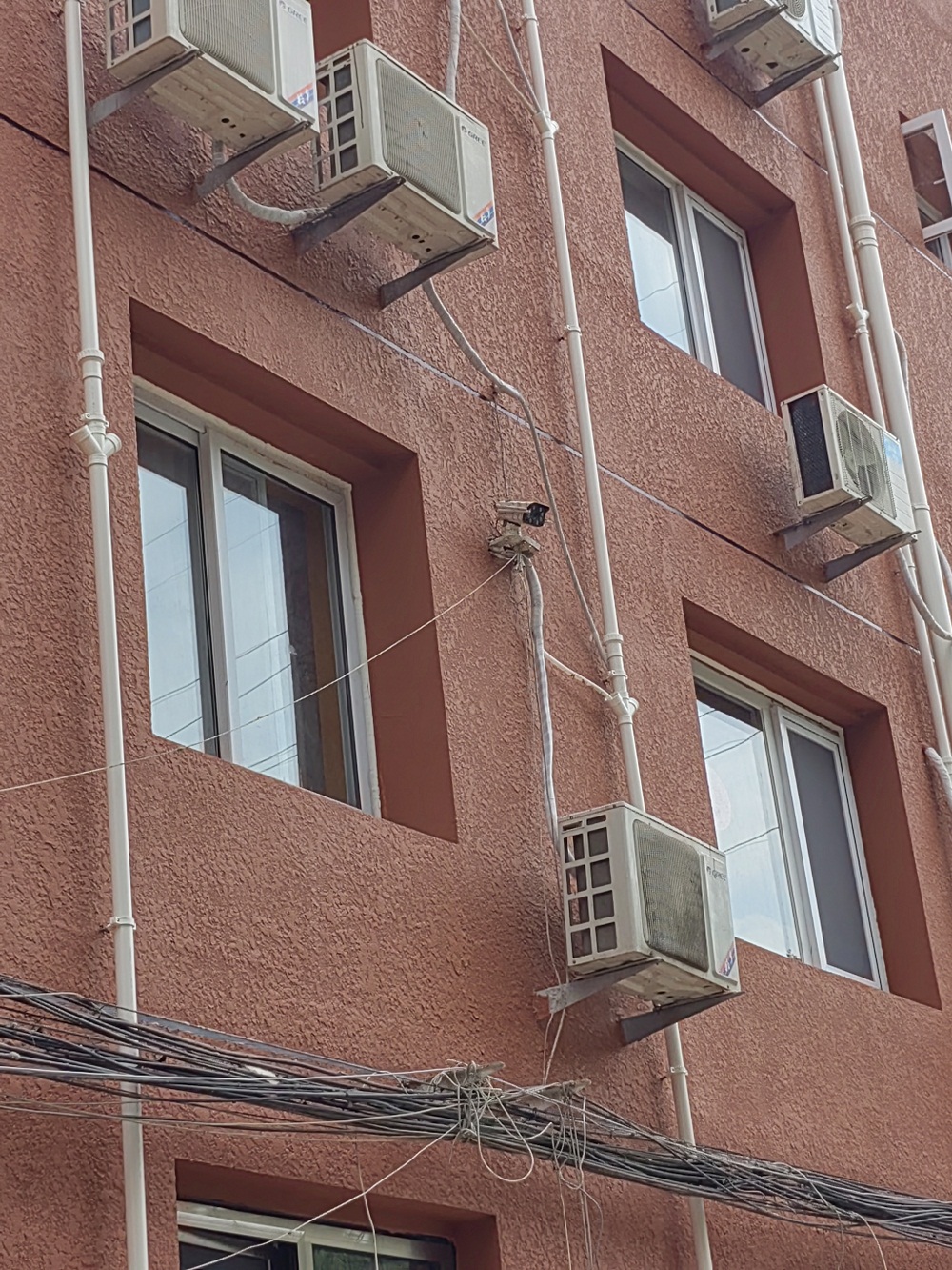 为什么要维修探头摄像头“带病”或罢工，小区监控为何频频失守？_https://www.jmylbn.com_新闻资讯_第6张