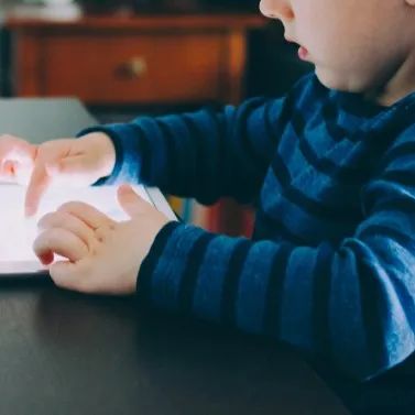 小天才儿童平板电脑含有黄暴内容 涉嫌多重违法