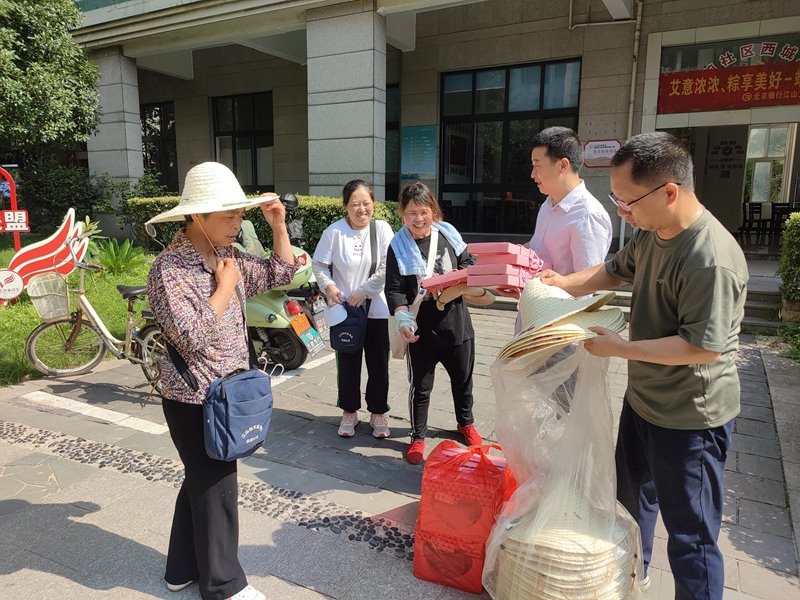 高温下的关怀！衢州多地开展为志愿者送“清凉”活动__财经头条