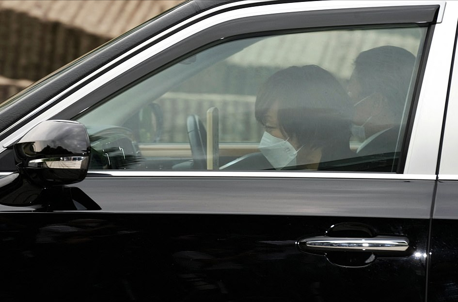 安倍夫人在葬礼上细节曝光!轻抚亡夫脸部,含泪回忆最后的8分钟休闲区蓝鸢梦想 - Www.slyday.coM 安倍夫人在葬礼上细节曝光!轻抚亡夫脸部,含泪回忆最后的8分钟休闲区蓝鸢梦想 - Www.slyday.coM