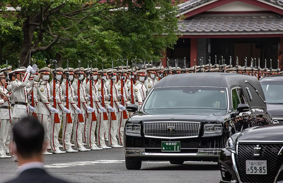 安倍夫人在葬礼上细节曝光!轻抚亡夫脸部,含泪回忆最后的8分钟休闲区蓝鸢梦想 - Www.slyday.coM 安倍夫人在葬礼上细节曝光!轻抚亡夫脸部,含泪回忆最后的8分钟休闲区蓝鸢梦想 - Www.slyday.coM