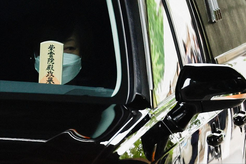 安倍夫人在葬礼上细节曝光!轻抚亡夫脸部,含泪回忆最后的8分钟休闲区蓝鸢梦想 - Www.slyday.coM 安倍夫人在葬礼上细节曝光!轻抚亡夫脸部,含泪回忆最后的8分钟休闲区蓝鸢梦想 - Www.slyday.coM