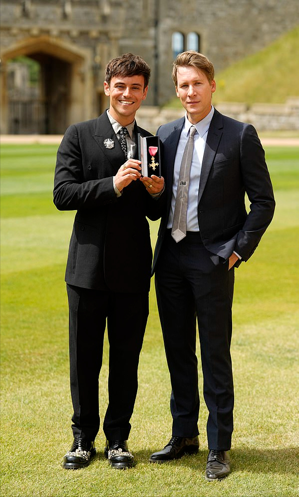 奥运会上织毛衣走红的冠军戴利!接受英王室勋章,和帅气老公好甜