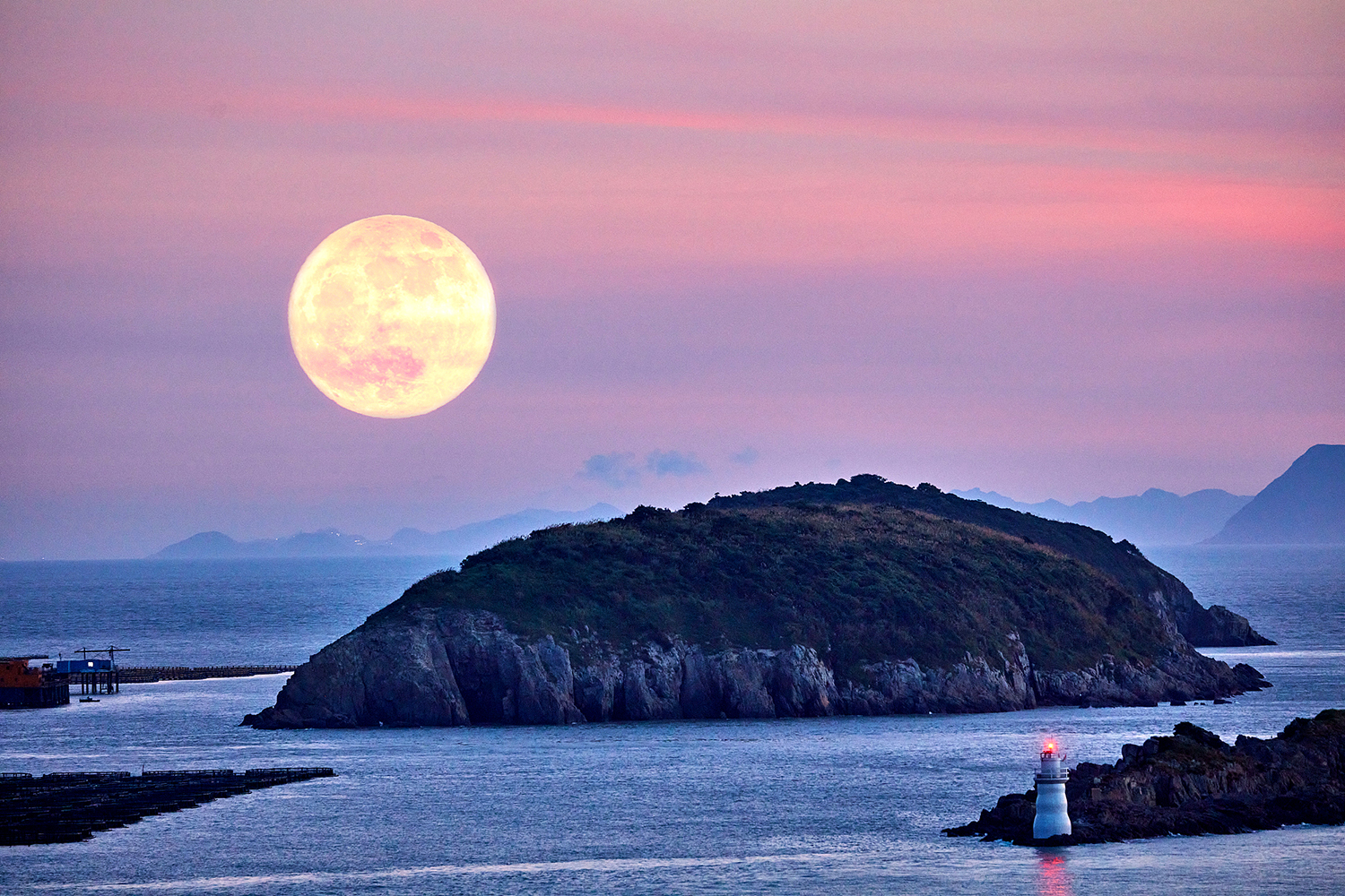 遇到最美的风景，月亮岛上新增一处网红打卡地“我爱六安” - 知乎