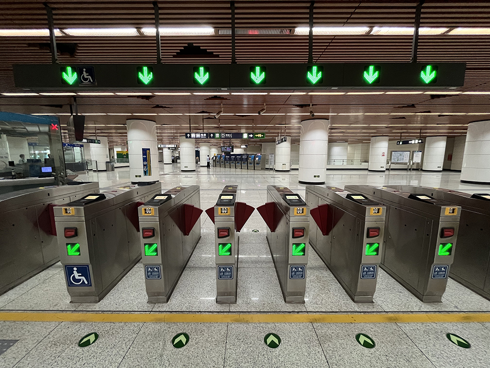 北京地铁宣和副线入口图片