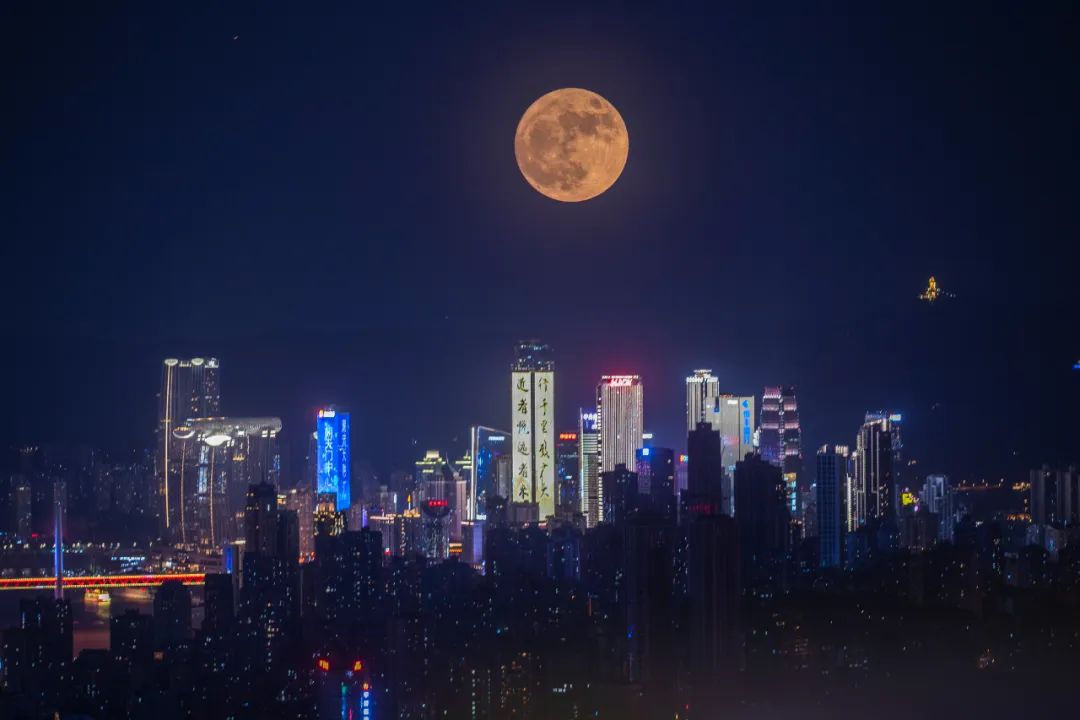 “超级月亮”，果然绝美！休闲区蓝鸢梦想 - Www.slyday.coM