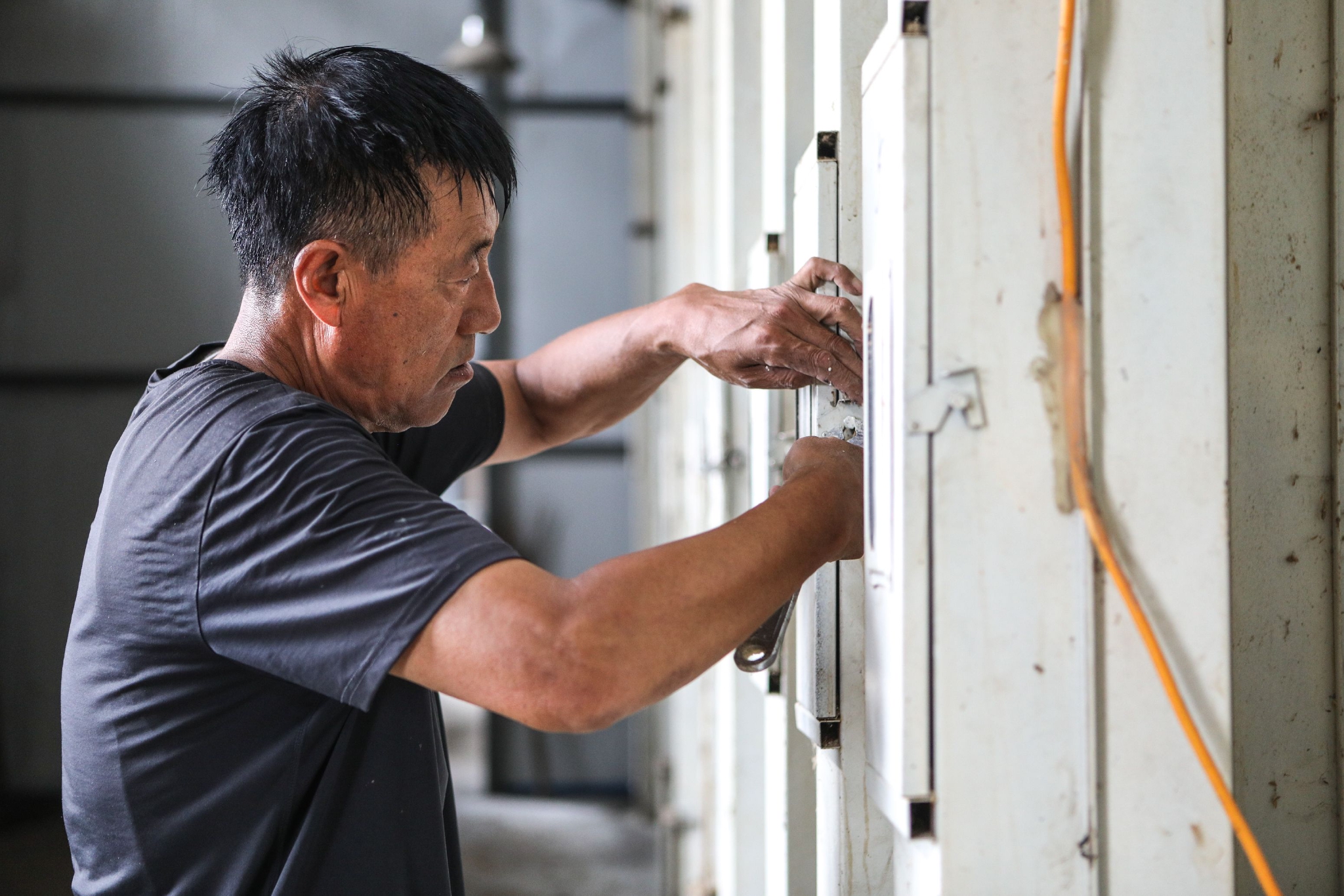 新华全媒+丨开垦荒滩，探索新技术，六旬老农坚持科学种田40年休闲区蓝鸢梦想 - Www.slyday.coM