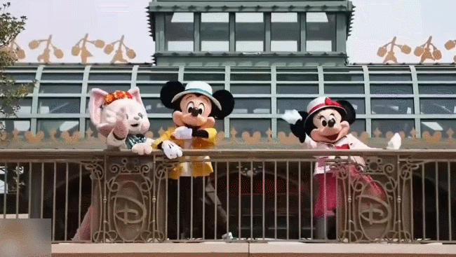 玲娜贝儿复工迎宾