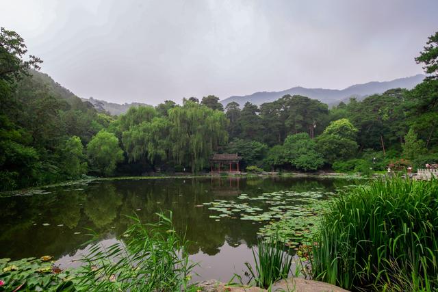 香山静翠湖 李典超 摄