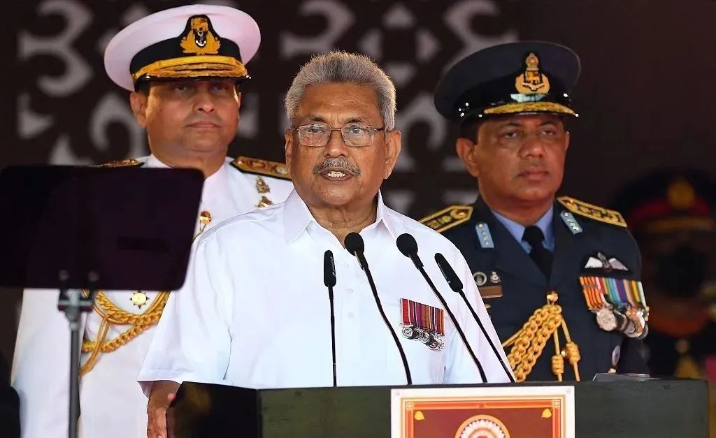 总统乘军机离境，这个国家宣布进入紧急状态！休闲区蓝鸢梦想 - Www.slyday.coM