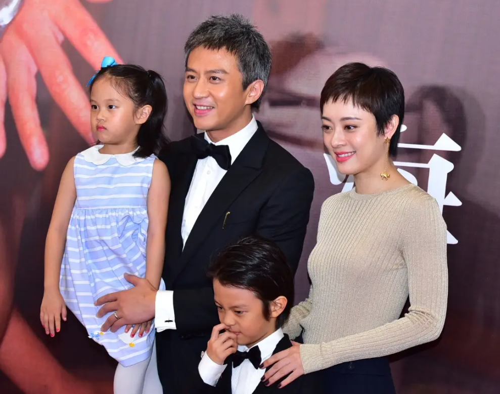 孙俪晒一家四口海边跳高照儿子等等暴瘦如柴健康状况令人担忧