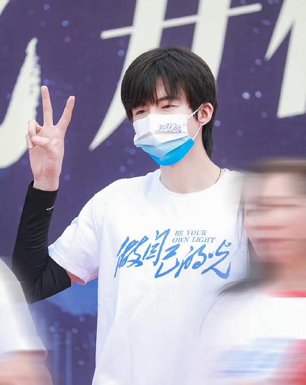 刘涛新剧路透曝光！与小12岁刘宇宁拍吻戏，被吐槽满屏的违和感休闲区蓝鸢梦想 - Www.slyday.coM