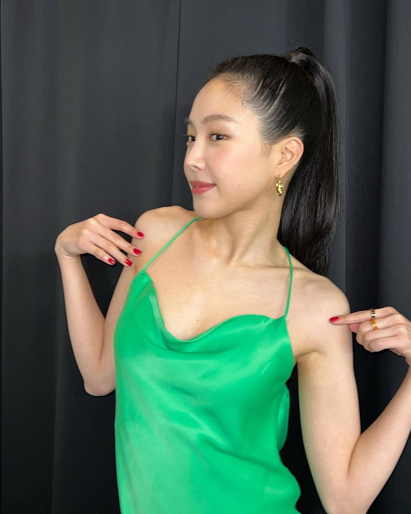 7月14日,有韩国媒体以标题:"孙娜恩,绿色连衣裙,大