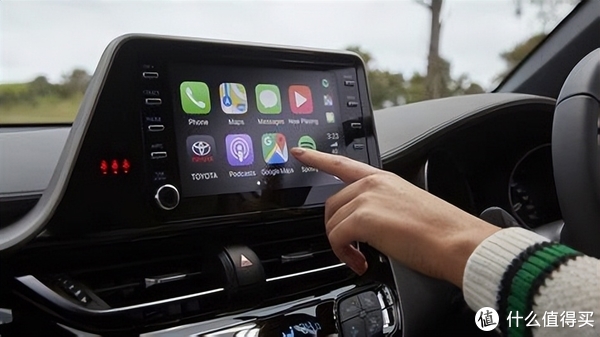 有了全新苹果carplay02你车里的原生车机和仪表盘都可以扔了