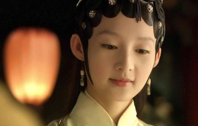 而李少红也亲自去戏曲学校找校长把李沁借了出来,最终讨论的结果还是