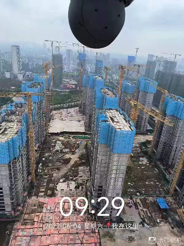 光谷星河绘,有业主自费买了摄像头,安装在隔壁小区。
