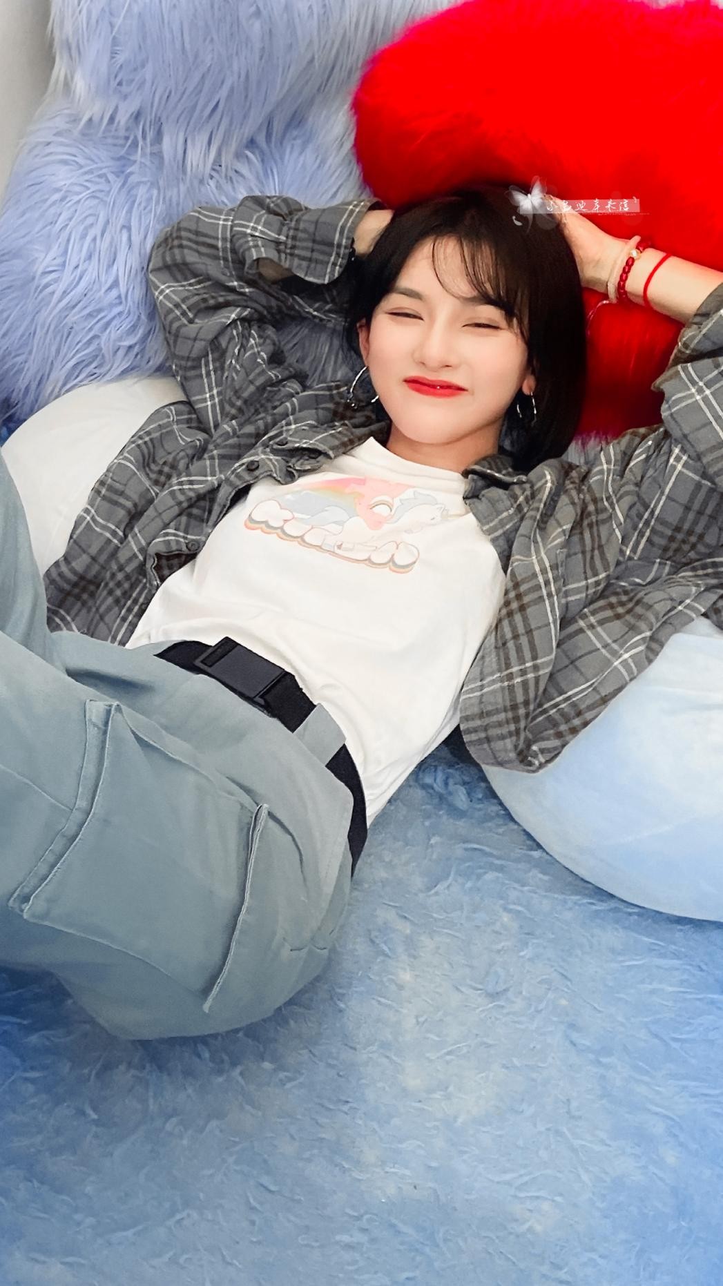 宋祖儿的随拍都是画报级别宋漂亮名不虚传俏皮可爱永不过时