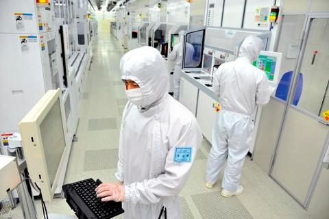三星电子工厂的生产车间 图源朝鲜日报
