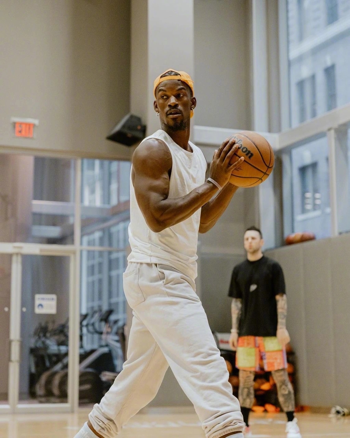 卷土重来训练师晒巴特勒近日在纽约投篮训练组图