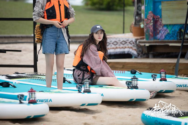 《花儿与少年》第四季杨幂谈心理压力大，李斯丹妮读书落泪休闲区蓝鸢梦想 - Www.slyday.coM