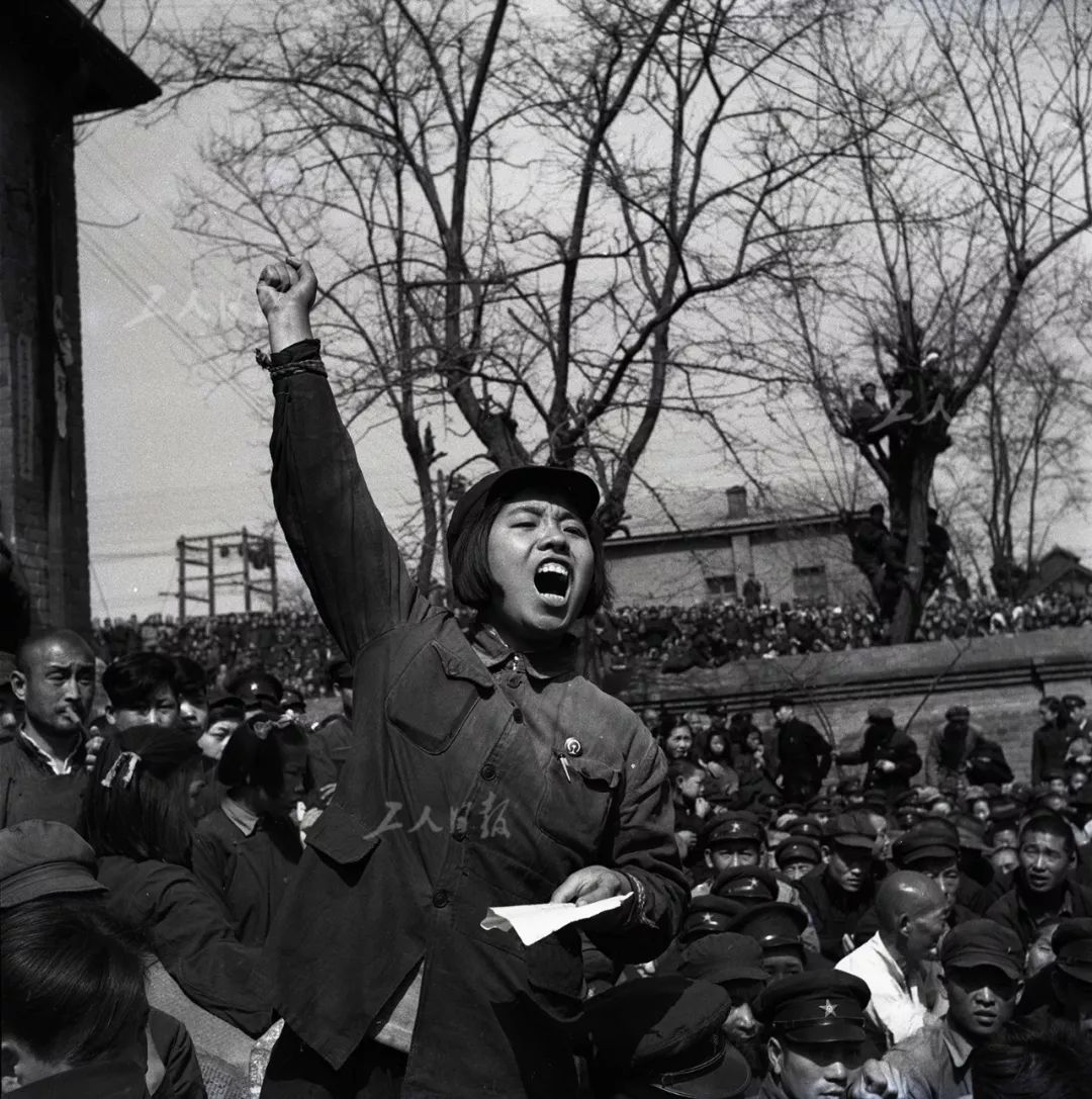 女兵批斗现行反革命图片