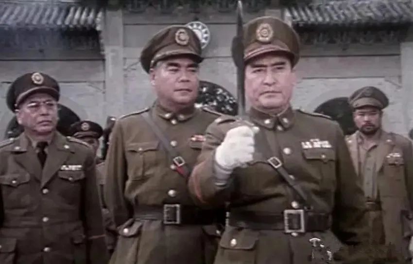 被戏称为自杀之剑,象征军人之魂的中正剑,究竟是一把什么样的剑?|蒋介石|庐山|黄埔|短剑|佩剑_新浪军事_新浪新闻