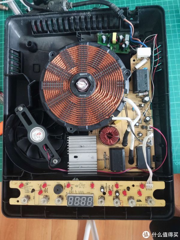 维修美的电磁炉c21sn2105不通电故障