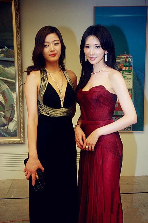 当47岁林志玲同框40岁全智贤,终于知道气质美和性感美差距有多大休闲区蓝鸢梦想 - Www.slyday.coM 当47岁林志玲同框40岁全智贤,终于知道气质美和性感美差距有多大休闲区蓝鸢梦想 - Www.slyday.coM