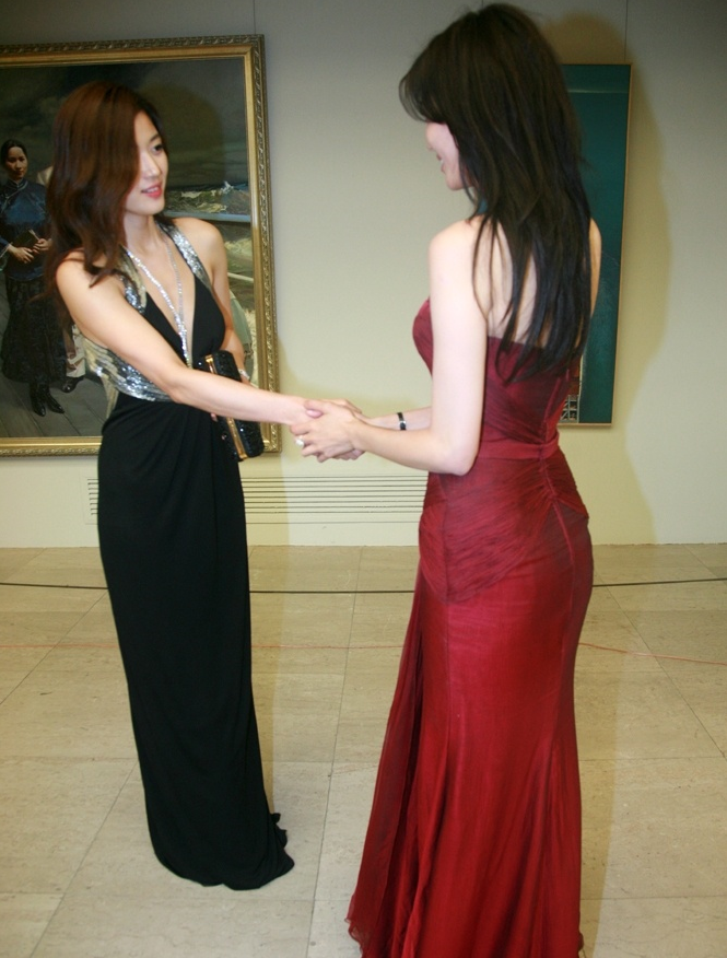 当47岁林志玲同框40岁全智贤,终于知道气质美和性感美差距有多大休闲区蓝鸢梦想 - Www.slyday.coM 当47岁林志玲同框40岁全智贤,终于知道气质美和性感美差距有多大休闲区蓝鸢梦想 - Www.slyday.coM