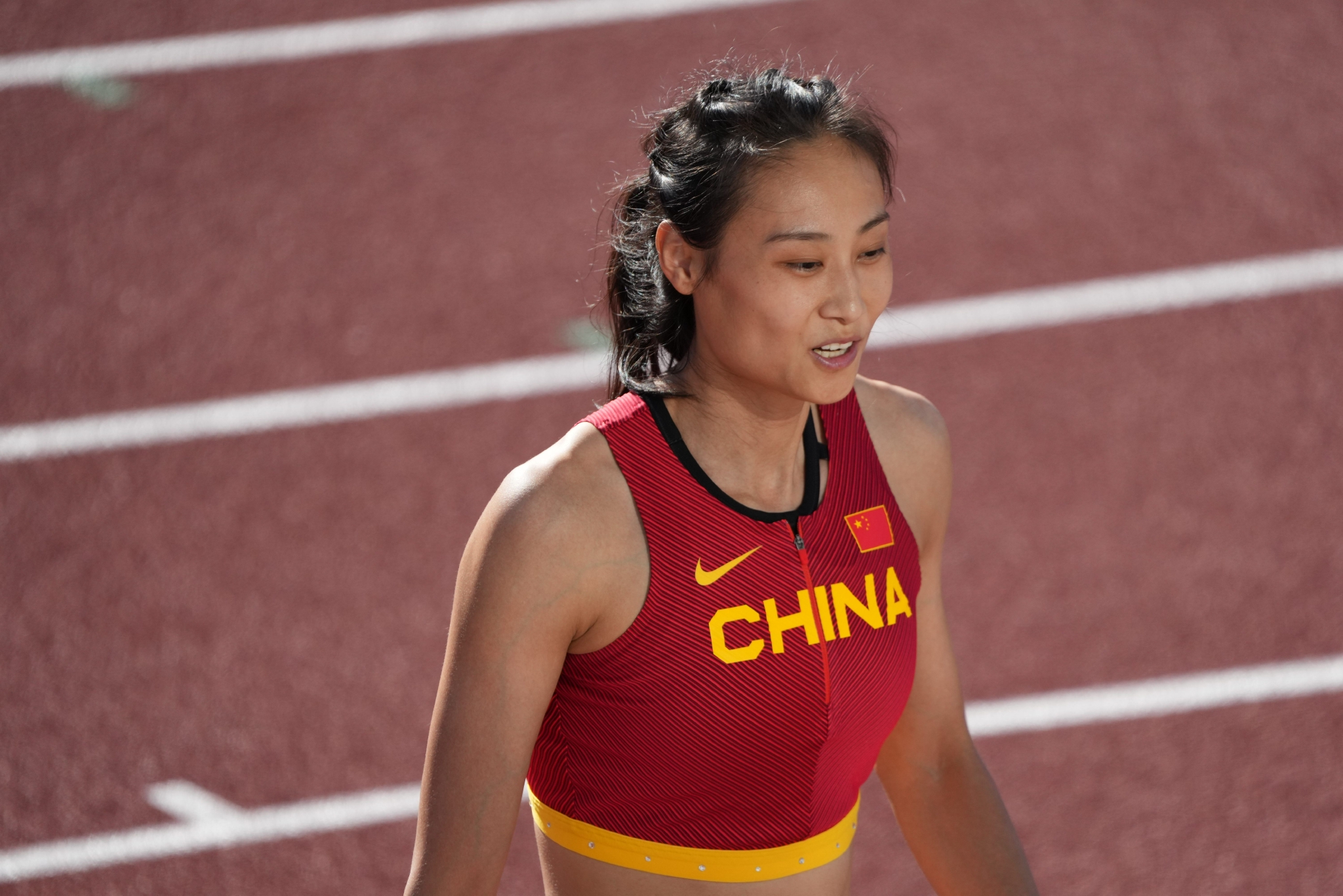 李玲晋级女子撑杆跳高决赛