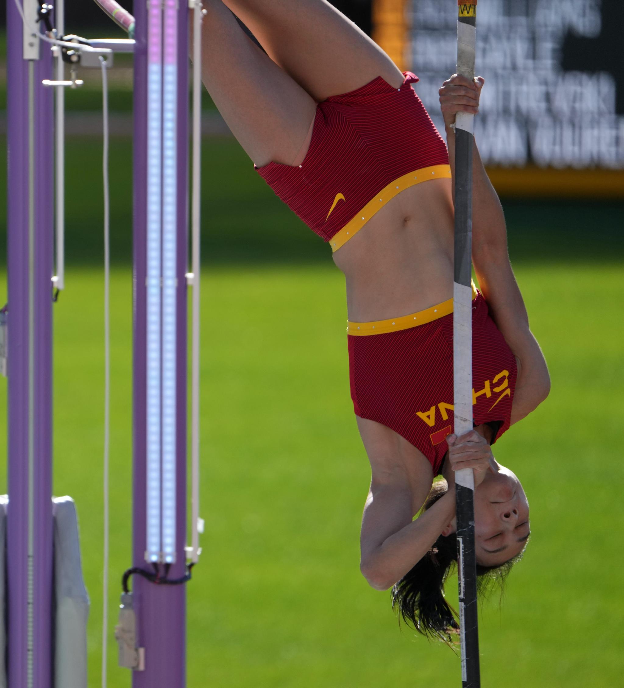 李玲晋级女子撑杆跳高决赛