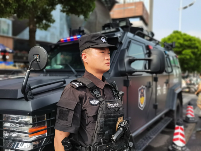 江苏67从细从实落实爱警惠警措施为一线执勤民警送降暑神器